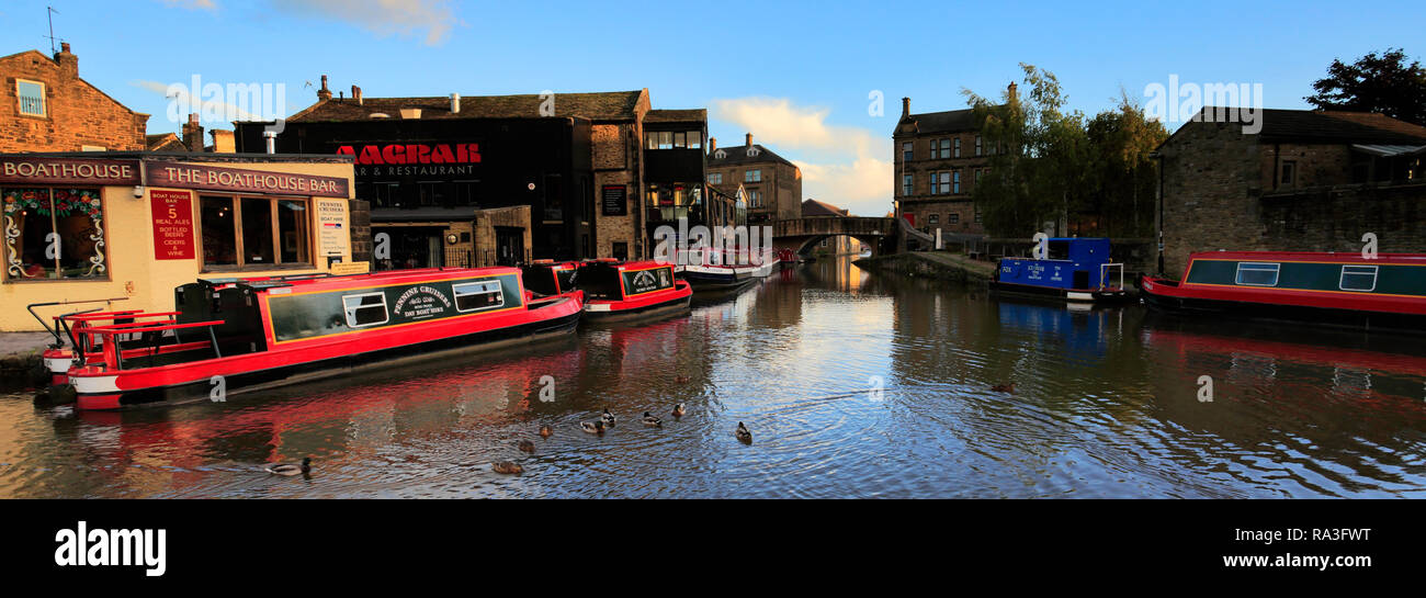 Narrowboats on the Leeds to Liverpool canal, Skipton town, North Yorkshire, England, UK Stock Photo