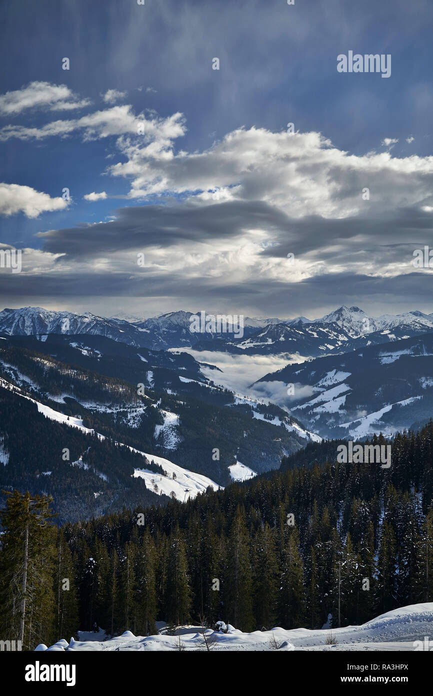 Fog covered valley hi-res stock photography and images - Alamy