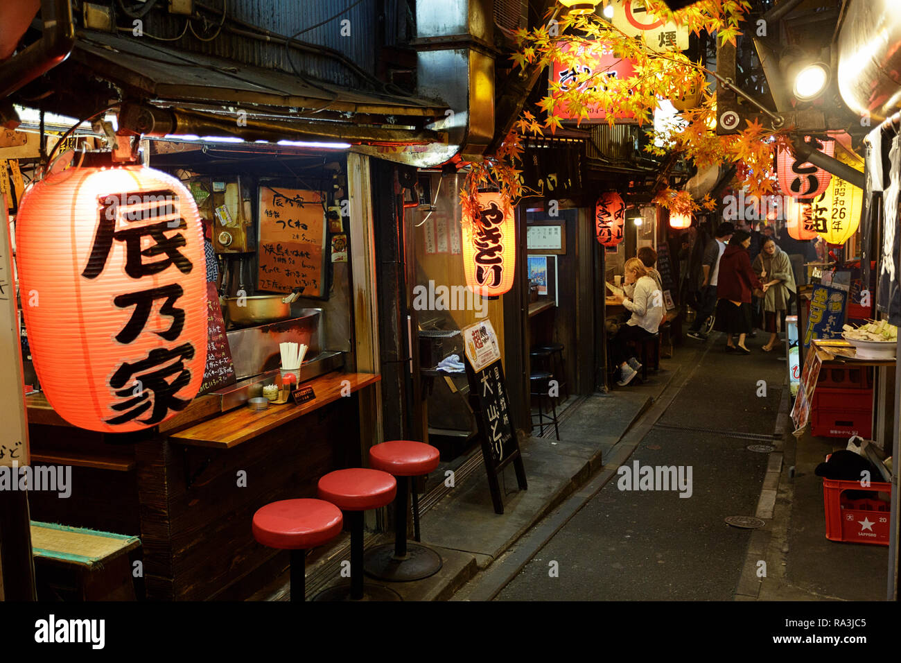 Hot and smoky Tokyo street restaurants, as locals eat and drink into the night. Omoide Yokocho , Japan Stock Photo