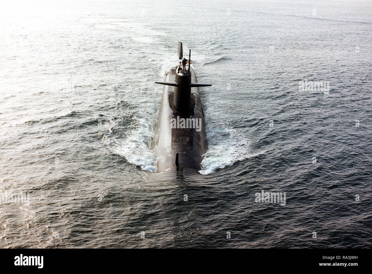 1976 - An aerial bow view of the nuclear-powered strategic missile submarine USS THOMAS JEFFERSON (SSBN-618) underway. Stock Photo