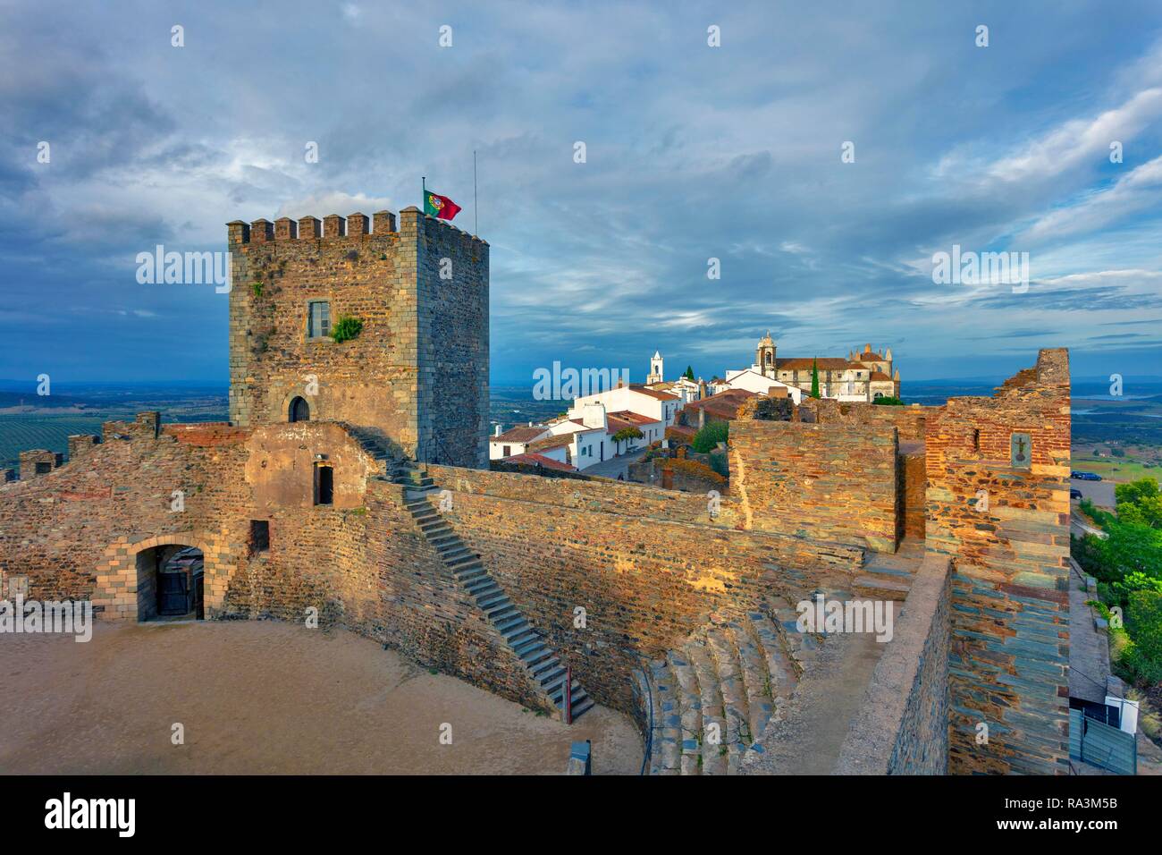 Castelo de Monsaraz with village, Monsaraz, Alentejo, Portugal Stock Photo