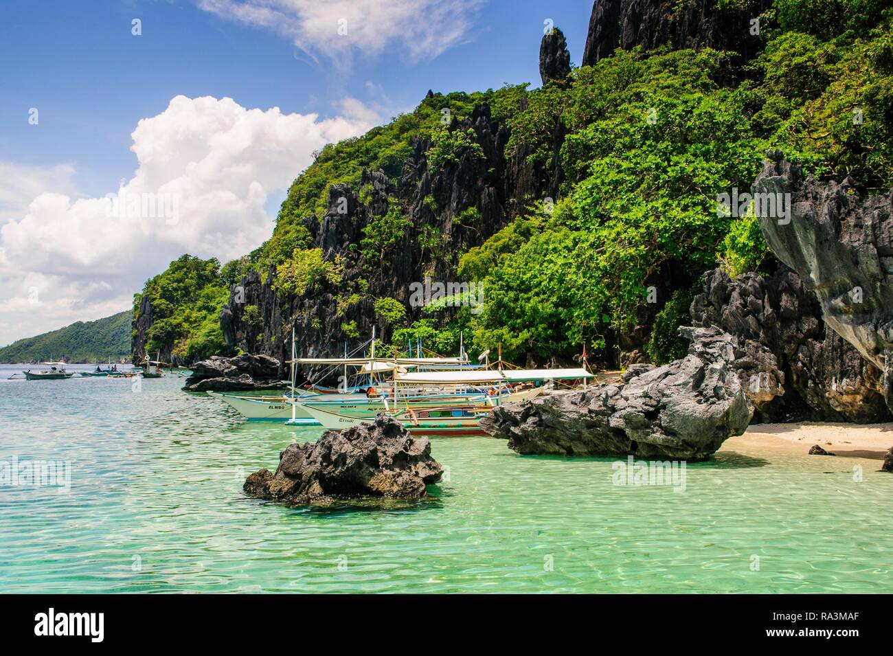 Rocky outcrops in the Bacuit archipelago, Palawan, Philippines Stock Photo