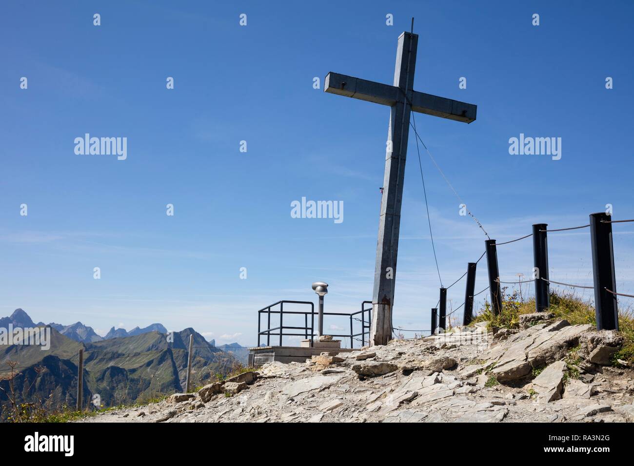 Summit cross, Walmendingerhorn 1990m, Kleinwalsertal, Allgäu Alps, Vorarlberg, Austria Stock Photo