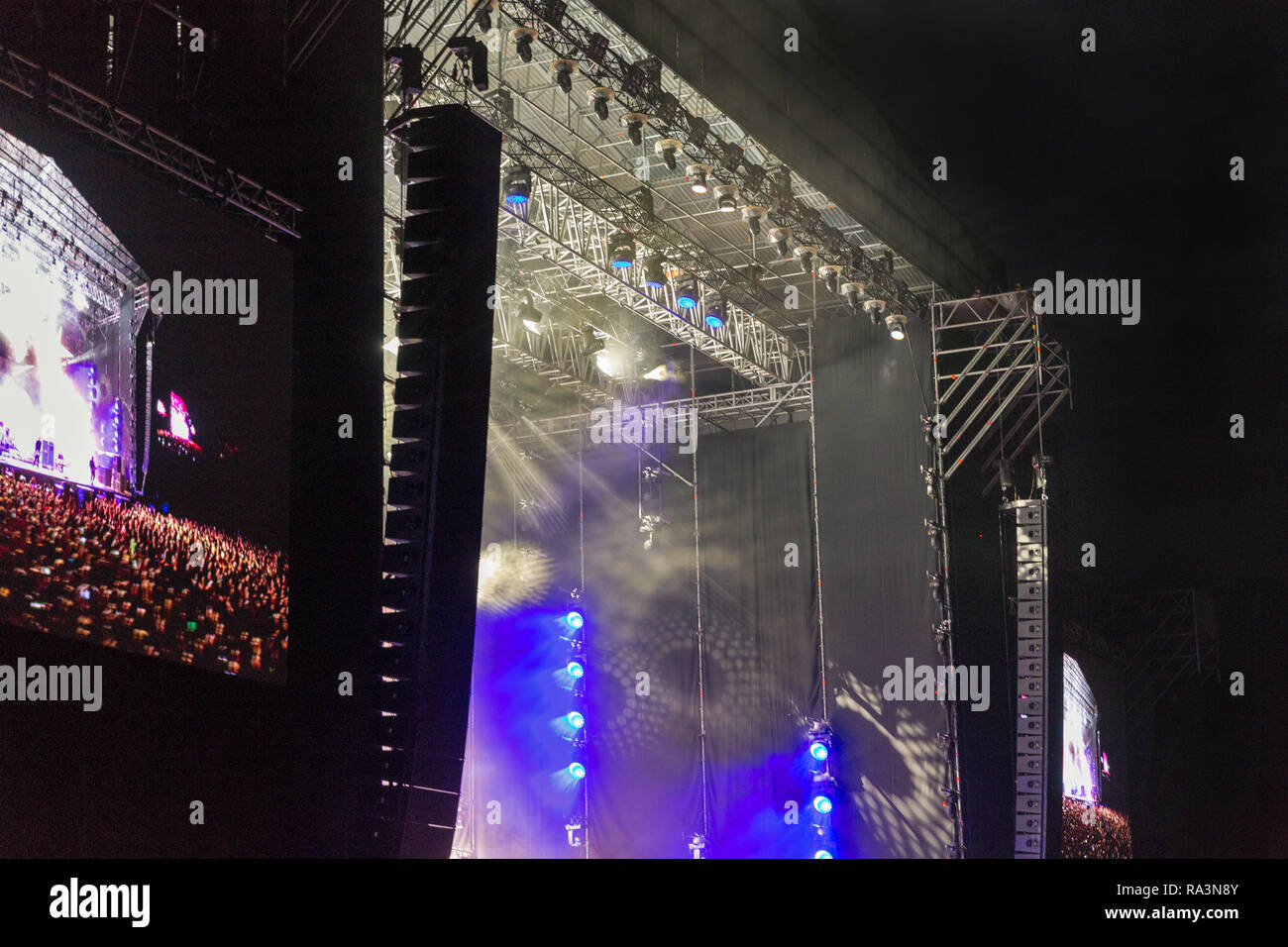 Outdoor rock concert at night hires stock photography and images Alamy
