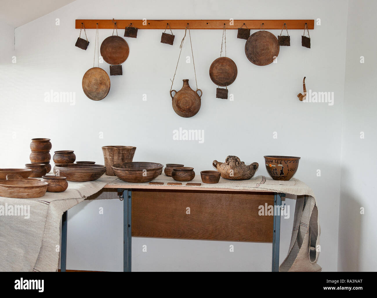 https://c8.alamy.com/comp/RA3NAT/ancient-ukrainian-traditional-kitchen-utensils-and-houseware-RA3NAT.jpg
