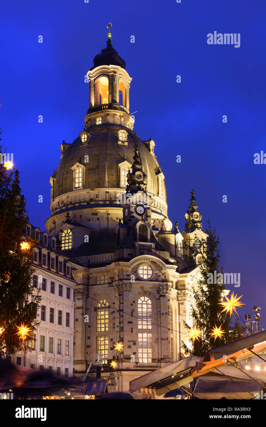 Dresden: church Frauenkirche (Church of Our Lady), square Neumarkt, Christmas market in , Sachsen, Saxony, Germany Stock Photo
