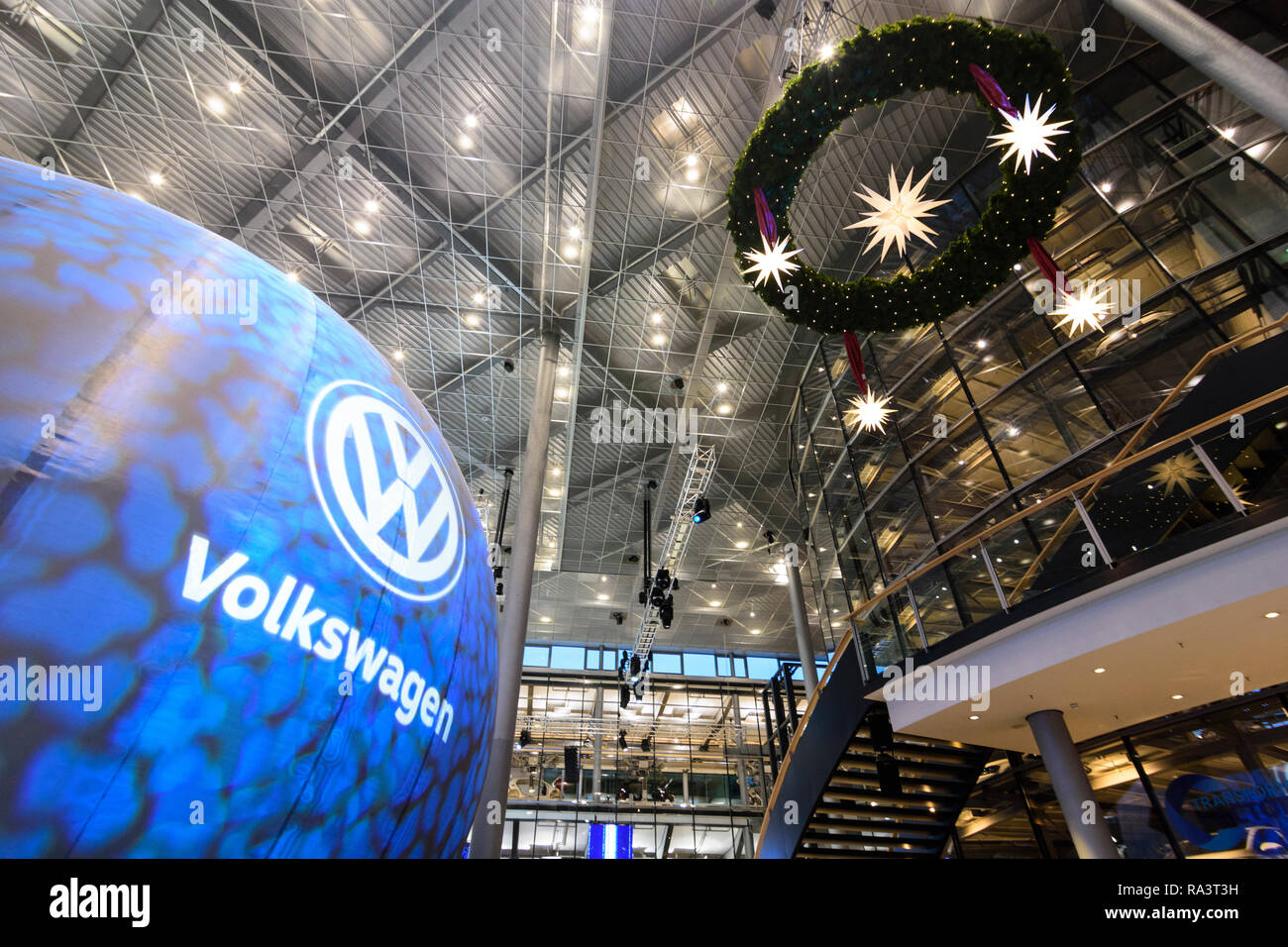 Dresden: Gläserne Manufaktur (Transparent Factory) of Volkswagen, showcase for electromobility in , Sachsen, Saxony, Germany Stock Photo