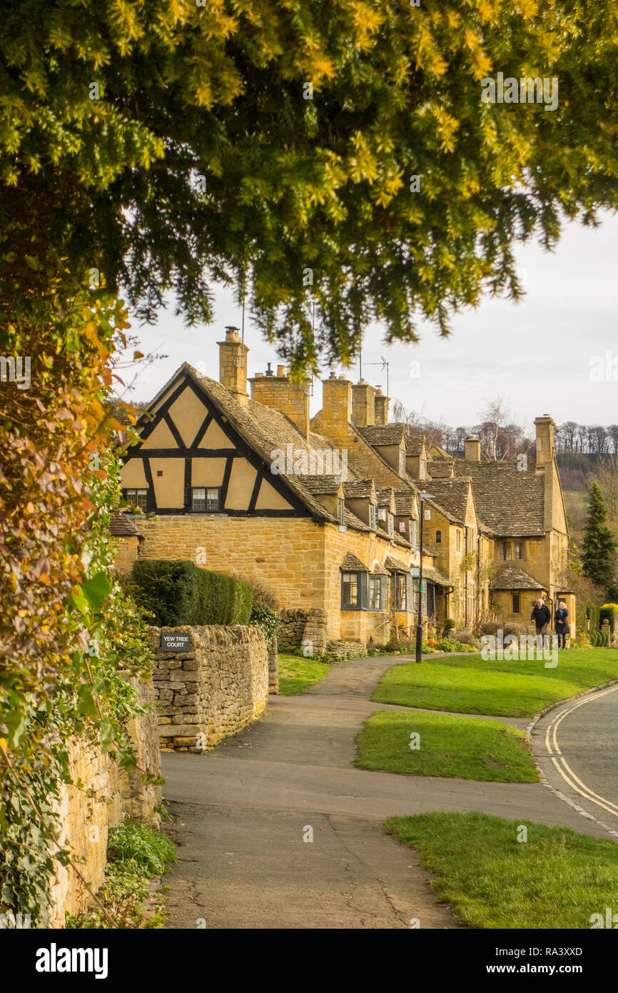 The picturesque quintessential Cotswold village of Broadway with its Cotswold stone buildings and houses Stock Photo