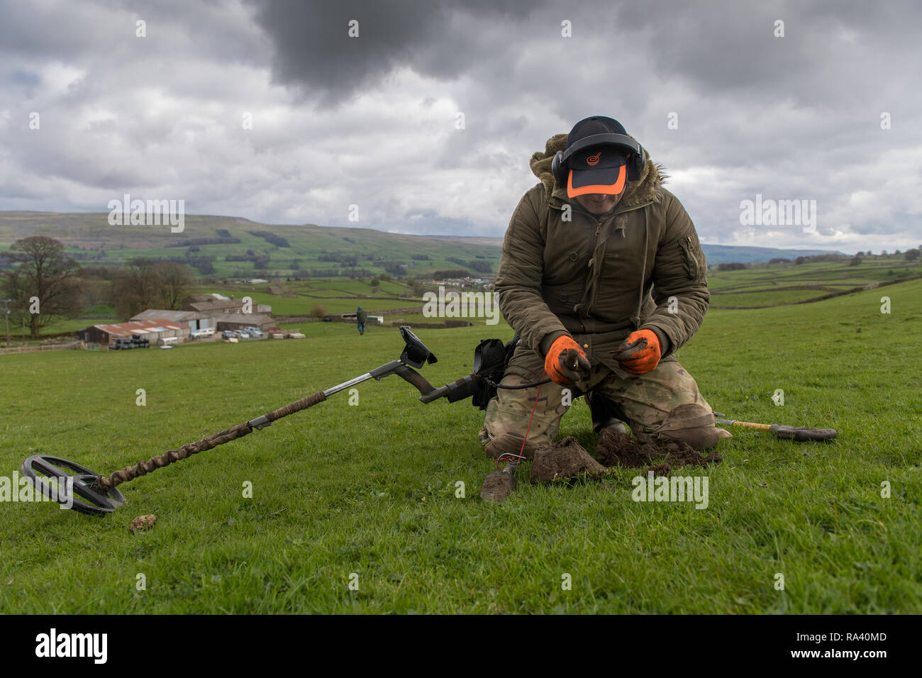 Artefacts dig hires stock photography and images Alamy