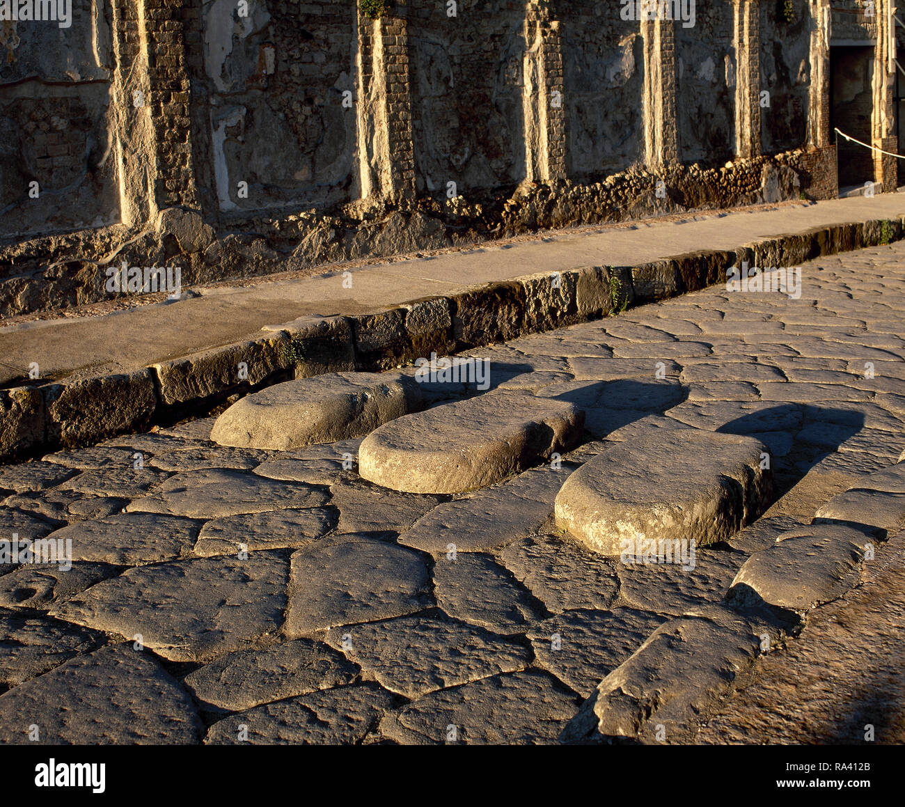 Italy. Pompeii. Pedestrian crossing at Via della Fortuna. Stepping stones for pedestrians to cross the streets without dirtyng their feet. Pompeii had no adequate sewage or drainage system. Campania. Stock Photo