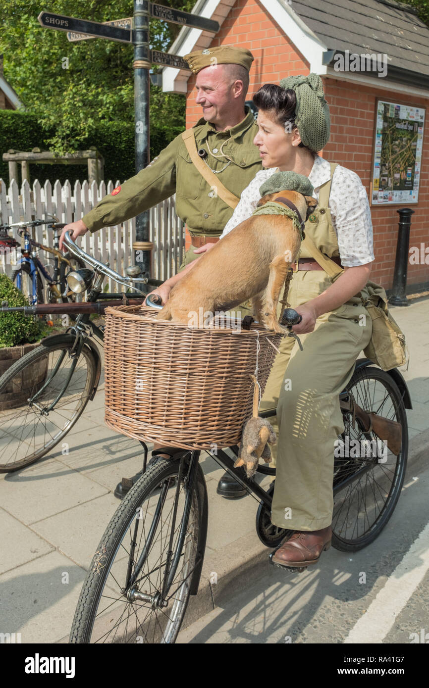 Summer, Woodhall Spa 1940s Festival. Man, woman and dog dressed up in authentic 1940's dress, celebrating life on the home front during the war years. Stock Photo