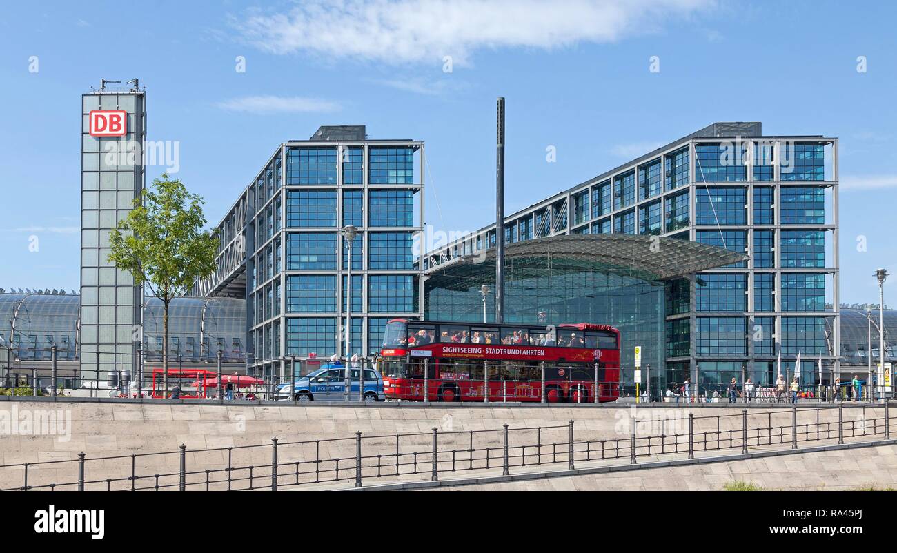 Modern bus station hi-res stock photography and images - Alamy