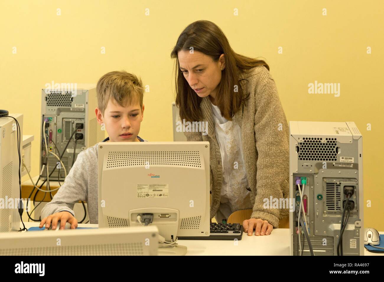 Elementary school student working in computer room, Lower Saxony, Germany Stock Photo