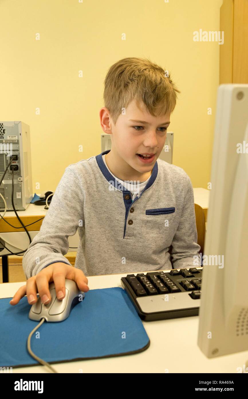 Elementary school student working in computer room, Lower Saxony, Germany Stock Photo