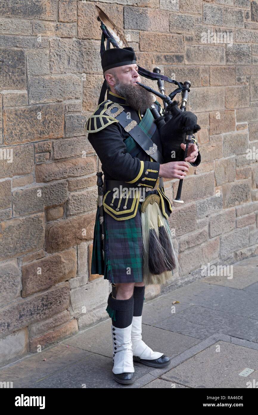 Wind bagpipe player hires stock photography and images Alamy