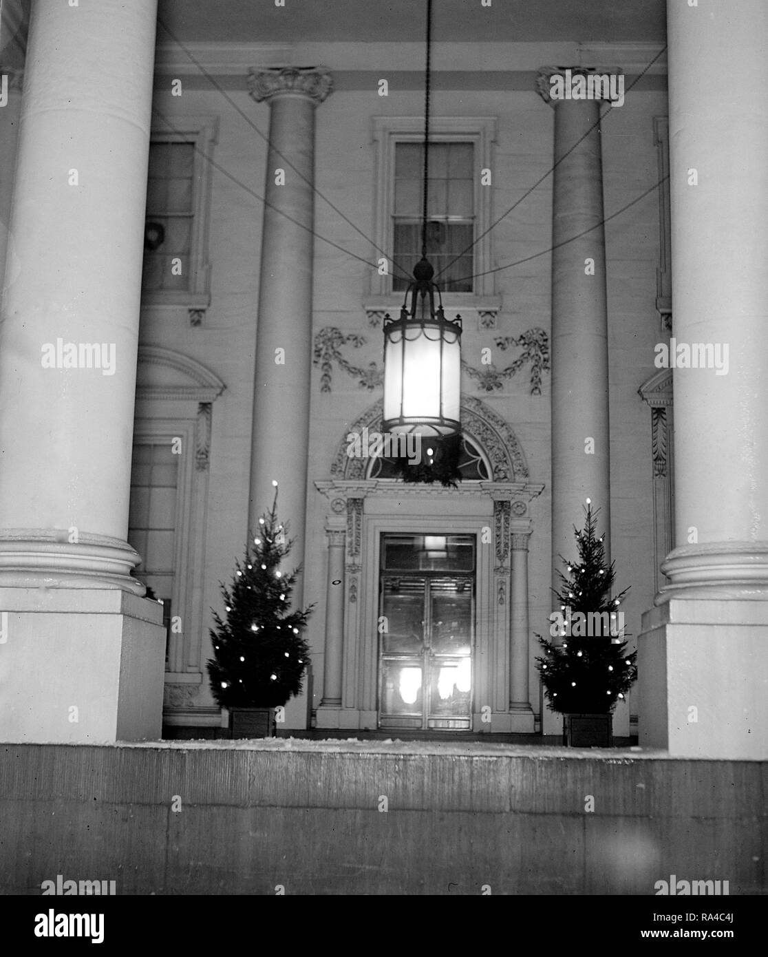 White House entrance Christmas tree, 12/24/29 Stock Photo