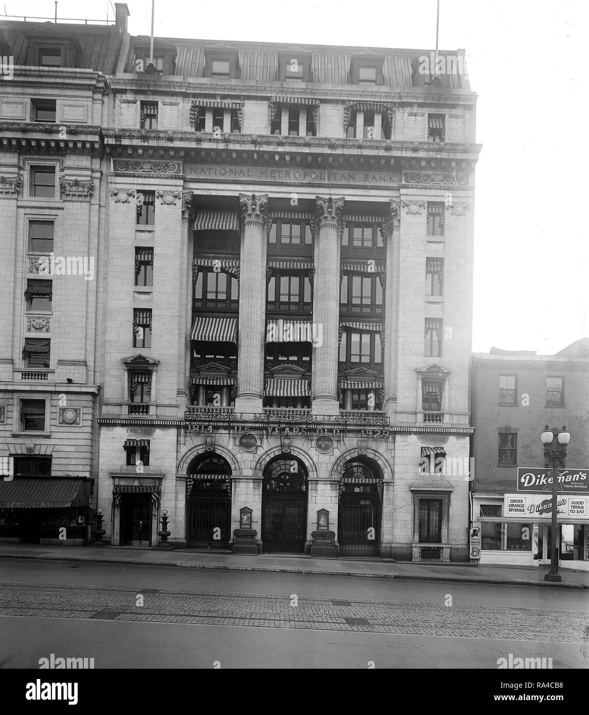 Metropoliatan Bank ca. early 1900s Stock Photo