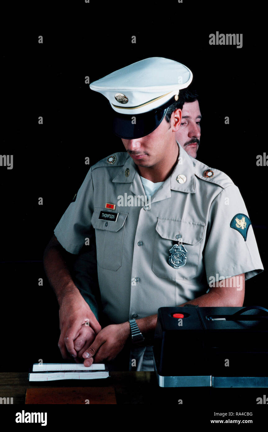 1976 - A US Army military policeman takes fingerprints Stock Photo