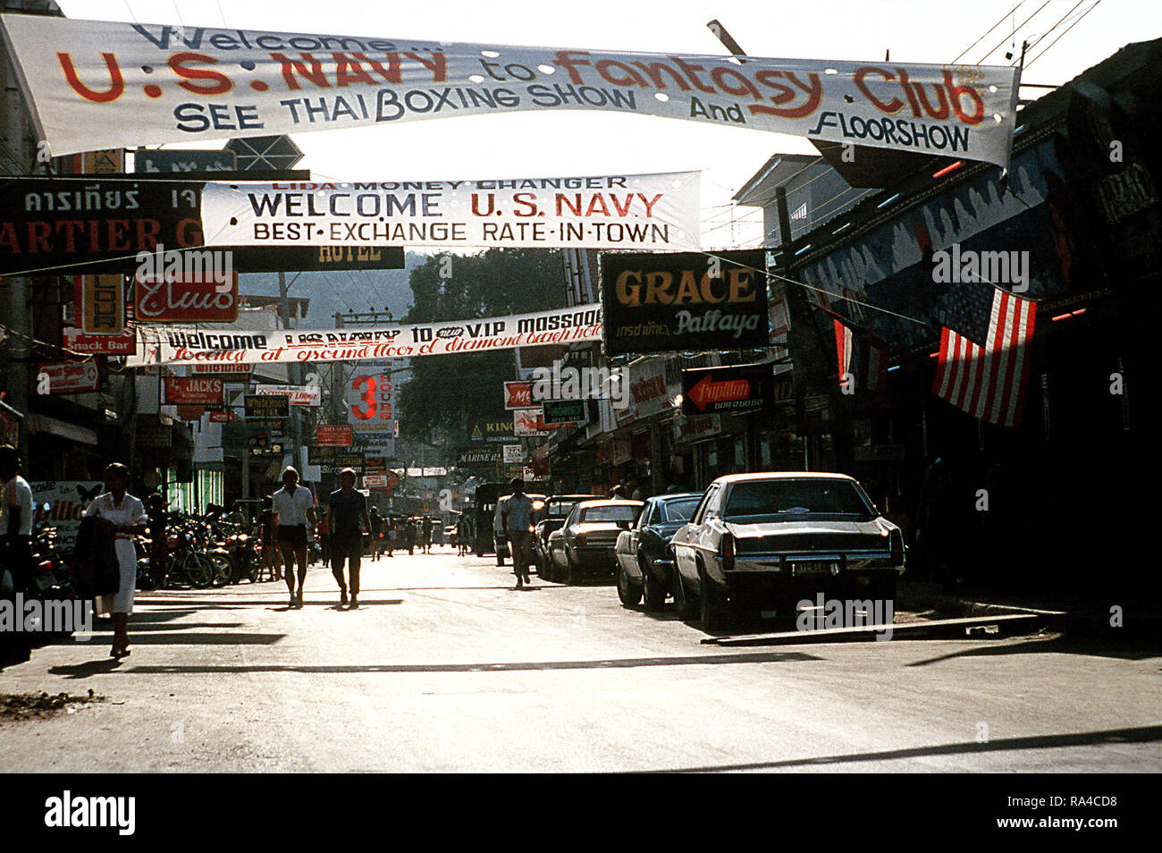 1983 - Banners welcoming 7th Fleet sailors hang across a downtown street in Thailand Stock Photo
