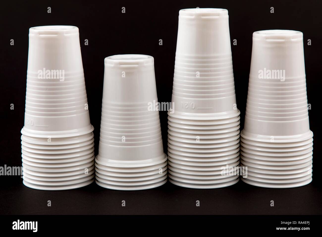 Disposable cups, plastic cups, in white, 0, 2 litres, drinking cups