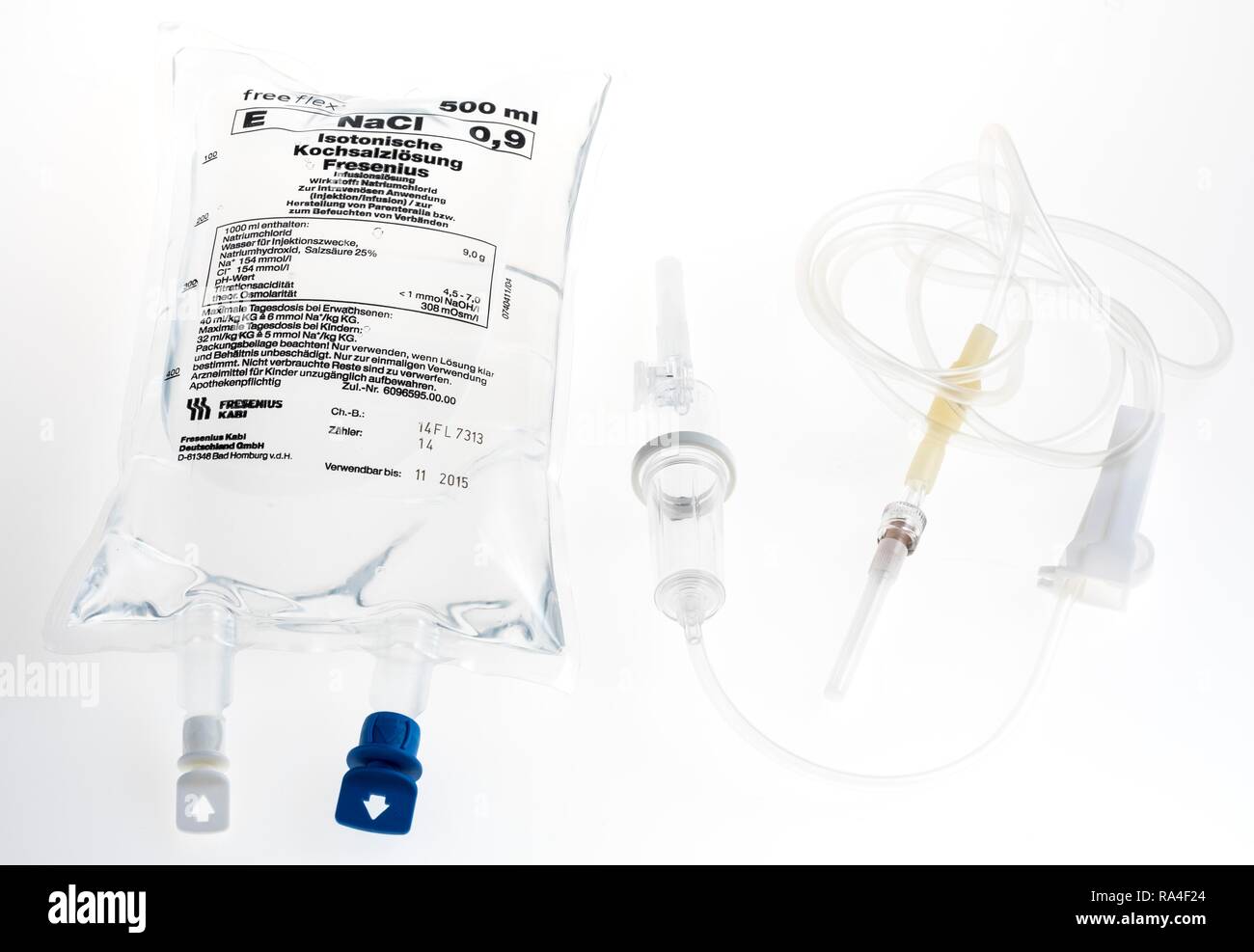 Isotonic saline solution, half litre, with infusion set, infusion bag Stock Photo