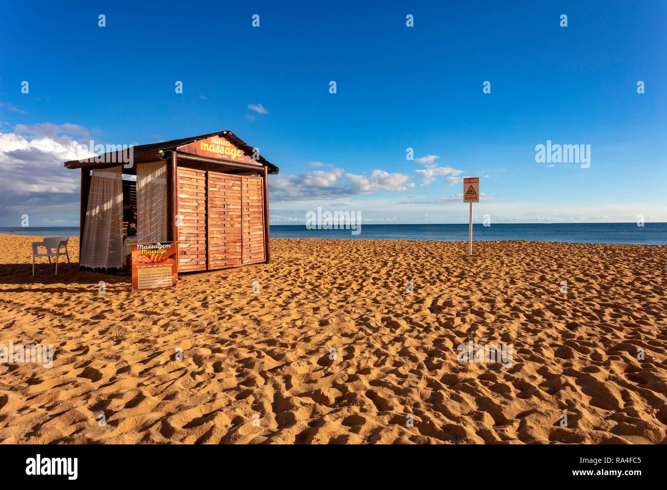 Massage hut on deserted beach, Praia Dos Pescadores, Atlantic Ocean, Albufeira, Algarve, Portugal Stock Photo