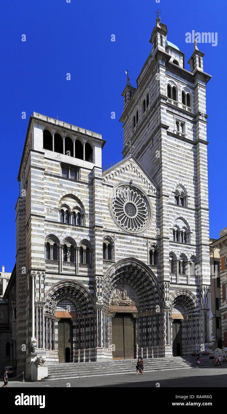 Wlochy - Liguria - Genua - Katedra San Lorenzo - Cattedrale di San Lorewnzo przy Via Tommaso Reggio Italy - Liguria - Genoa - Genoa Cathedral - cathedral of Saint Lawrence Stock Photo