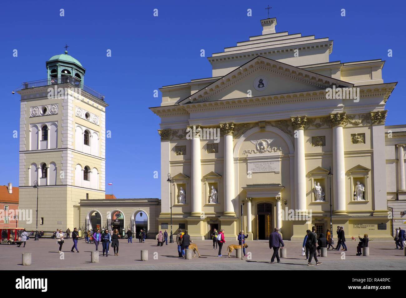 Warszawa, Polska - starowka warszawska - kosciol akademicki sw. Anny przy ul. Krakowskie Przedmiescie Warsaw, Poland - Historic quarter of Warsaw old town - St. Anne Church at Krakowskie Przedmiescie Stock Photo