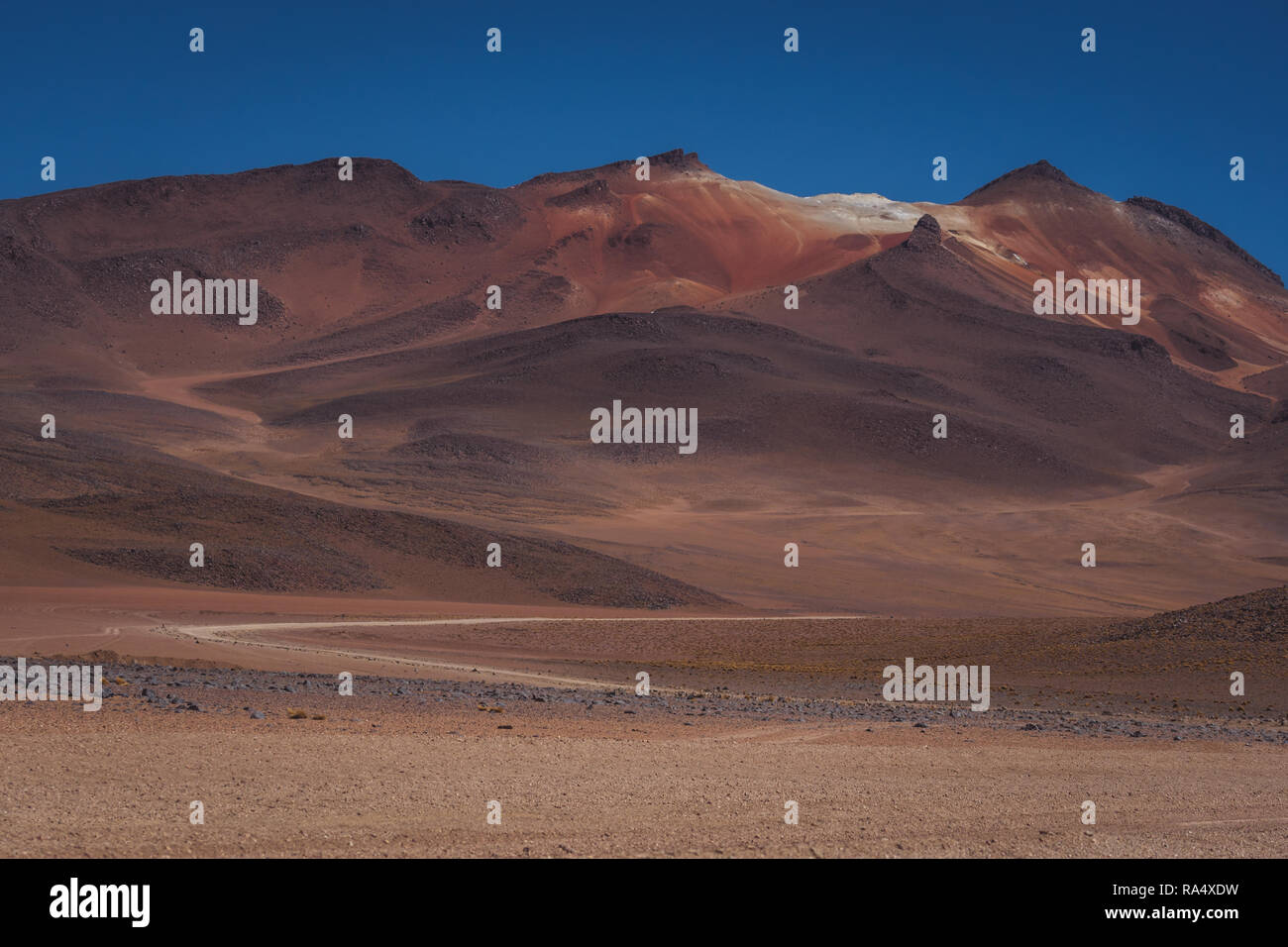Arid desert landscape hi-res stock photography and images - Alamy