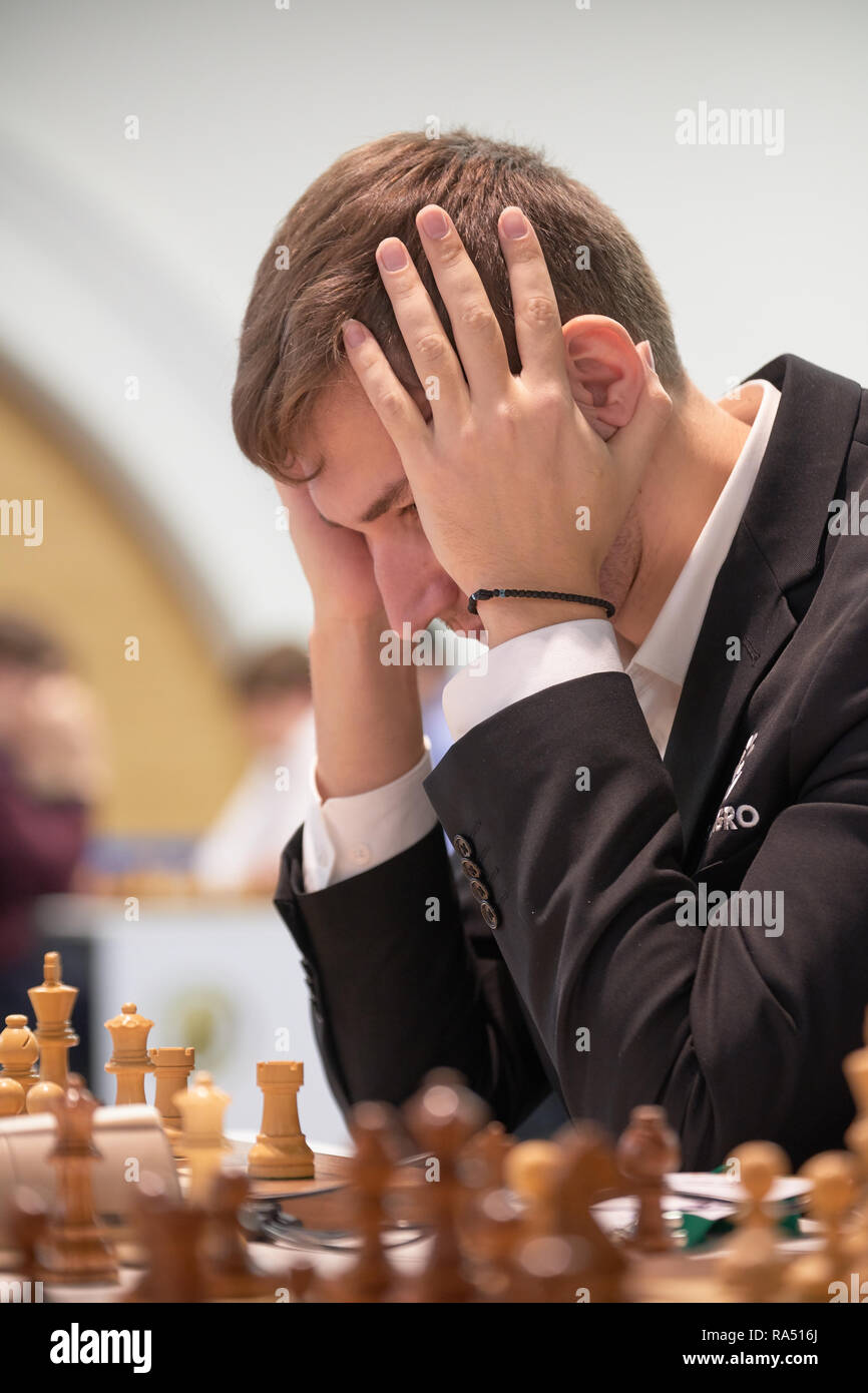 Candidates: Drama, drama! Karjakin takes the lead!