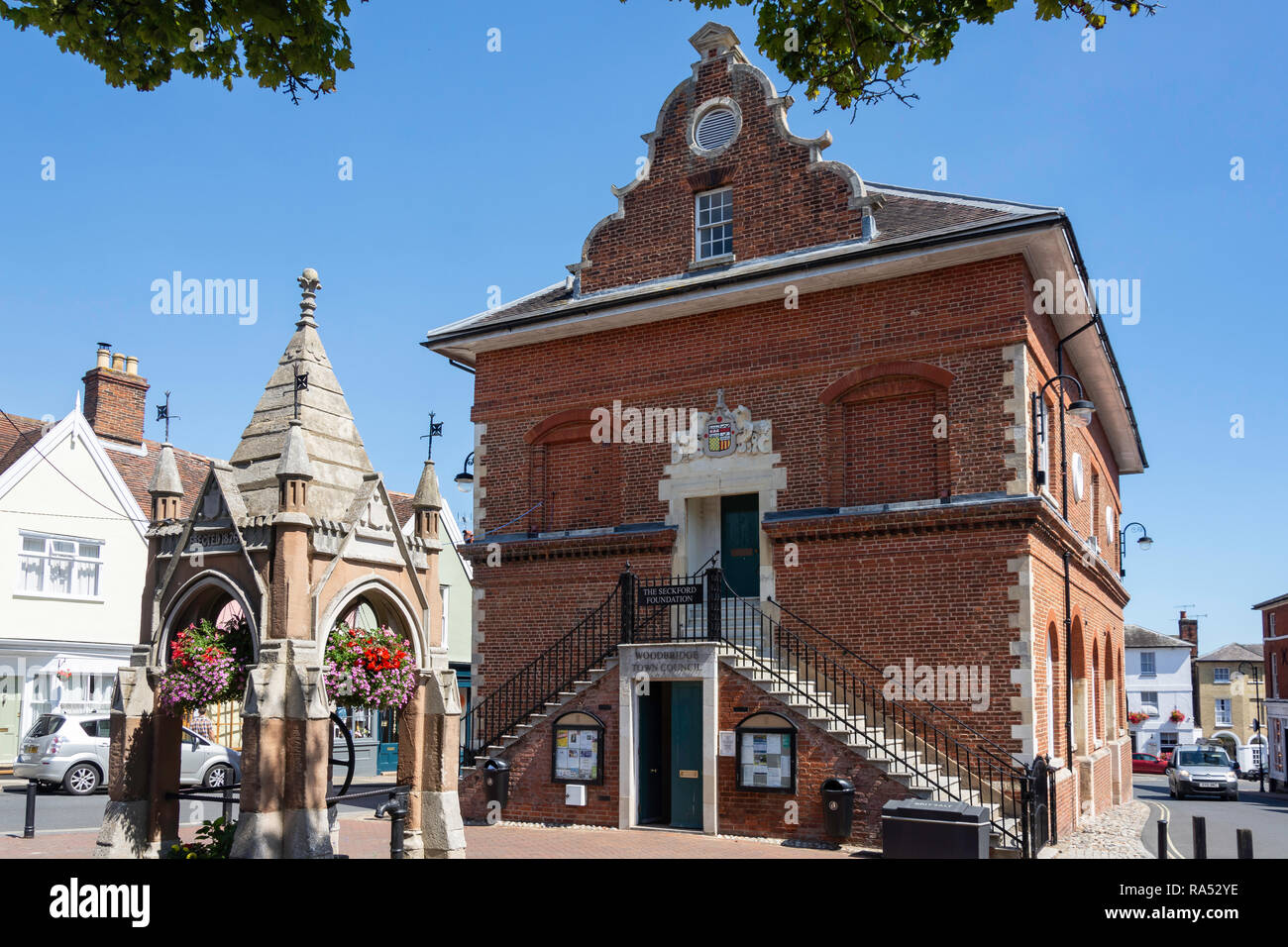 Market hill woodbridge suffolk hi-res stock photography and images - Alamy