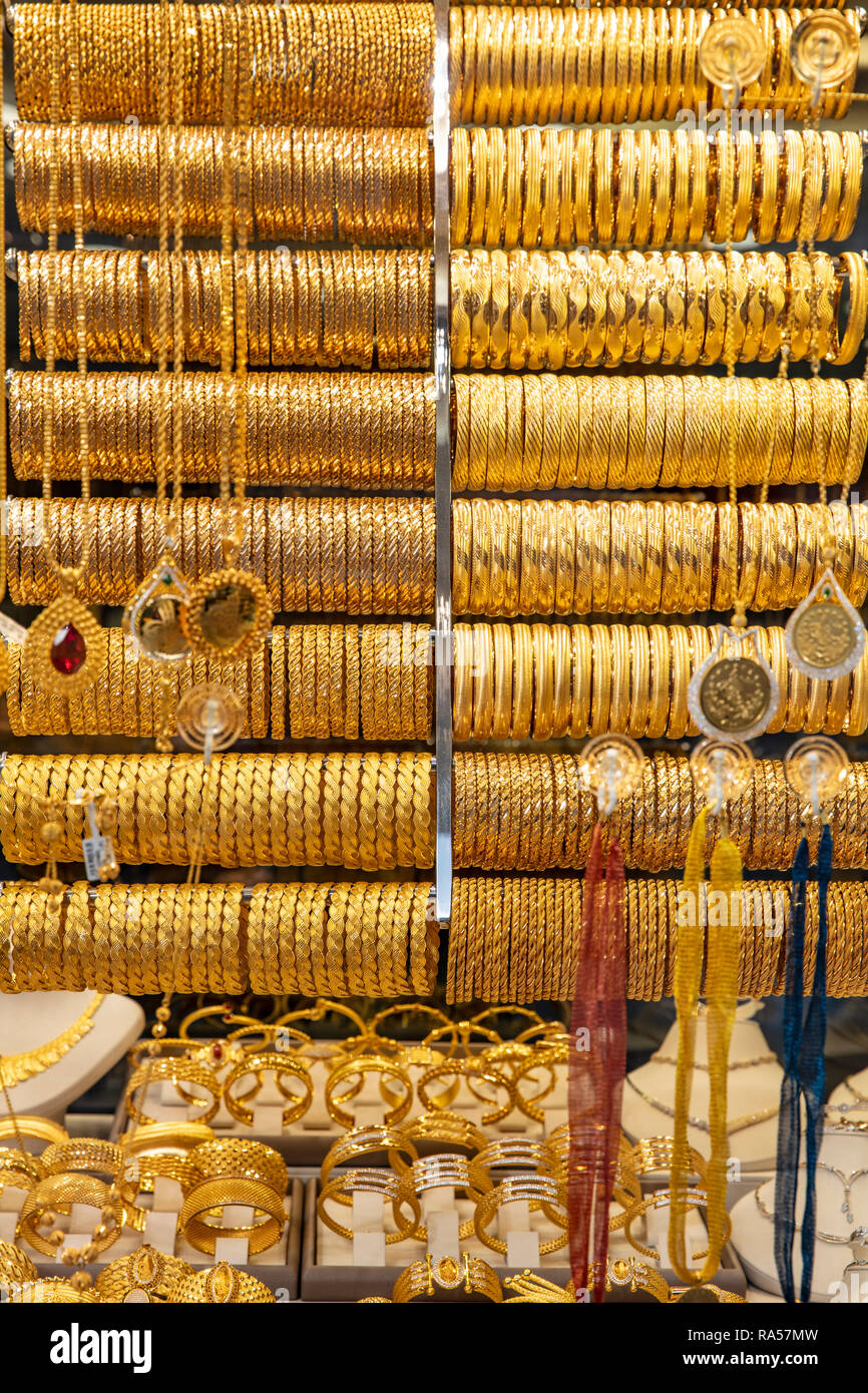 Istanbul, Turkiye -1 Ocak 2019 ; Golden accessories in the display window  of a jewelery store. Turkish gold shop Istanbul Stock Photo - Alamy