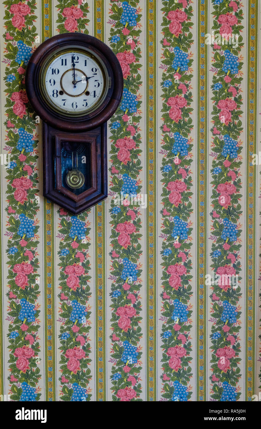 Vintage pendulum wall clock hi-res stock photography and images - Alamy