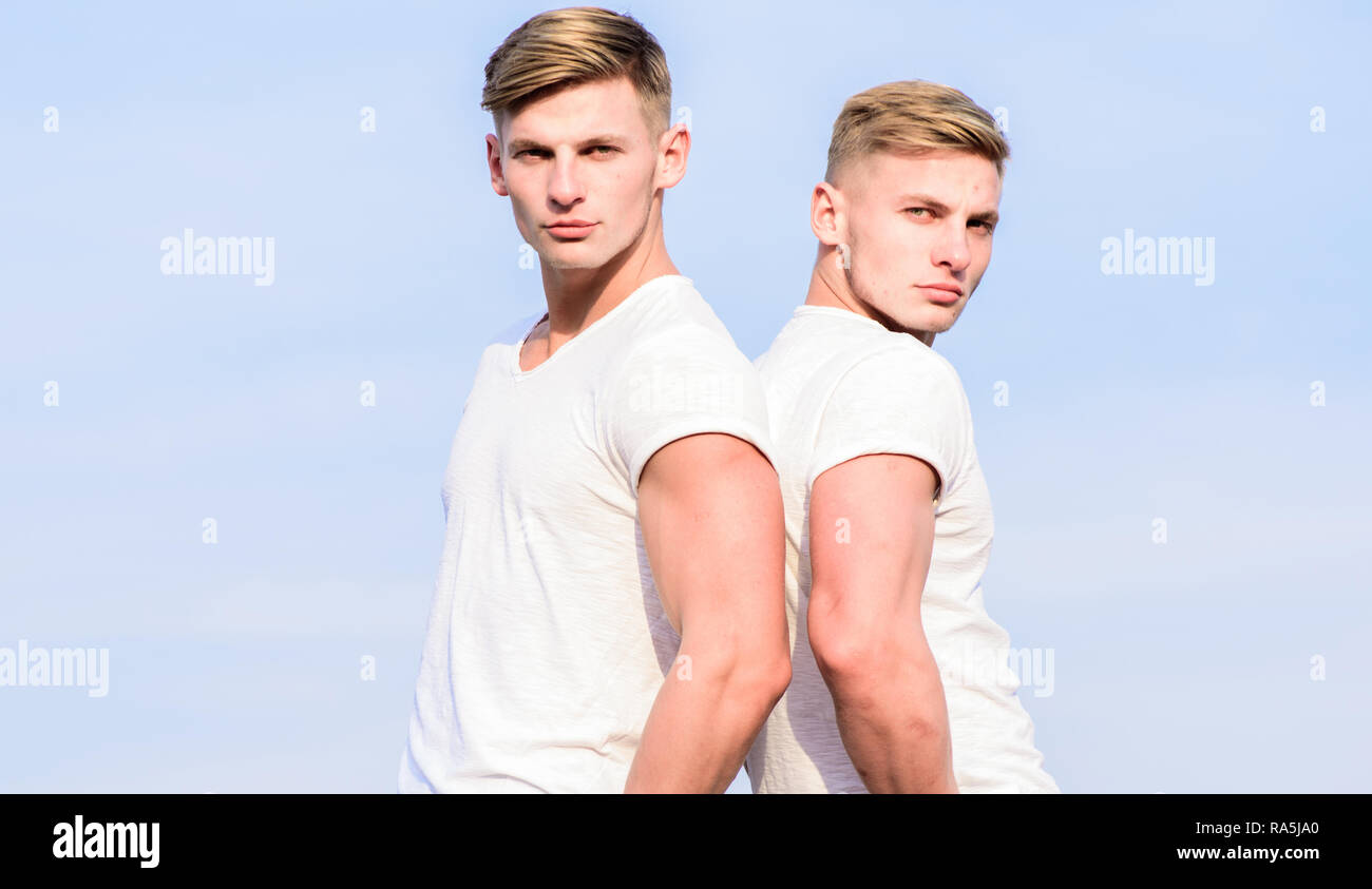 Братьям близнецам которым совсем недавно егэ. Близнецы мальчики. Не красивые братья близнецы инстаграм смешно. Гетеропатернальная суперфекундация. Братья тройняшки.