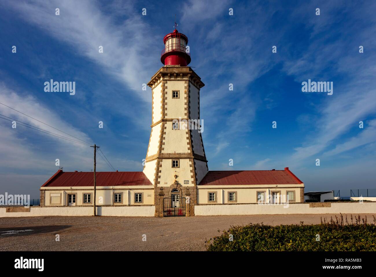 Lighthouse, Farol do Cabo Espichel, Cabo Espichel, Sesimbra, Alentejo, Portugal Stock Photo