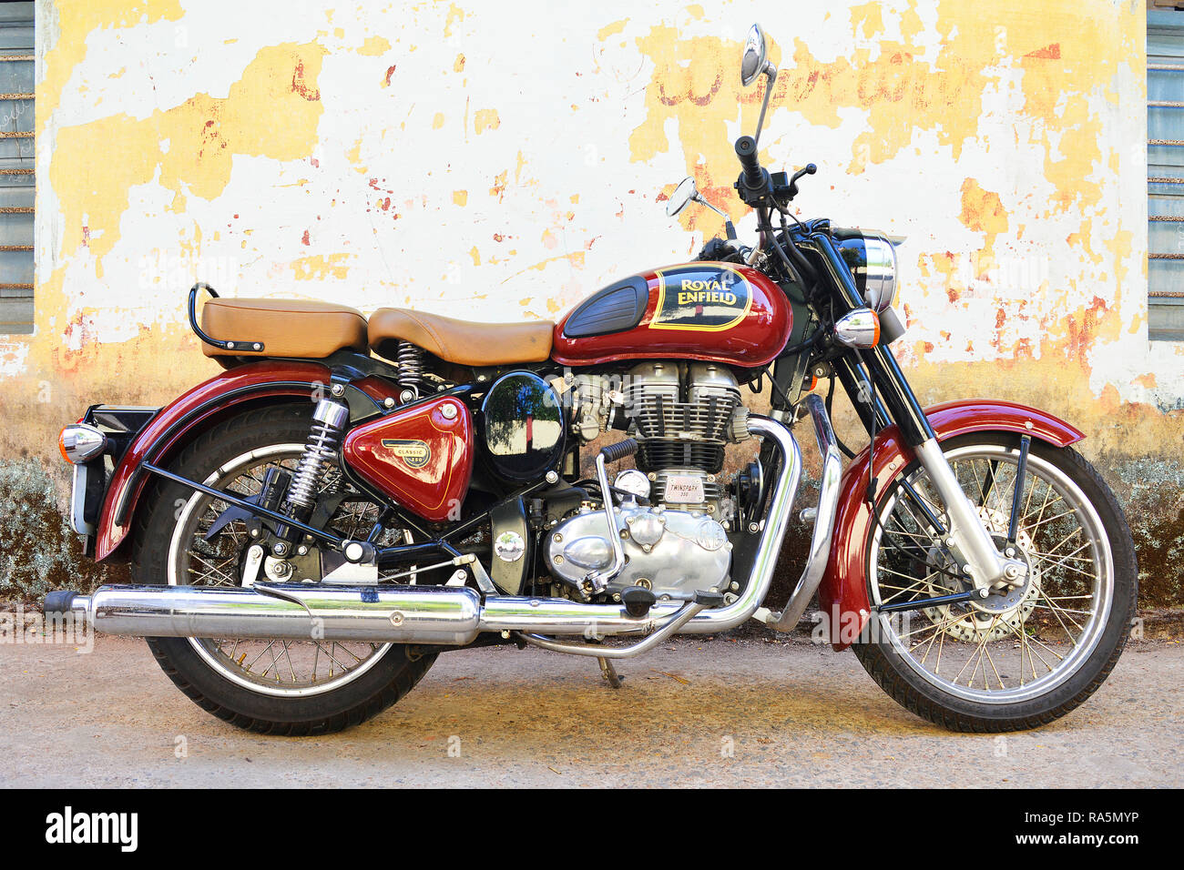 Royal enfield classic 350 camel colour deals