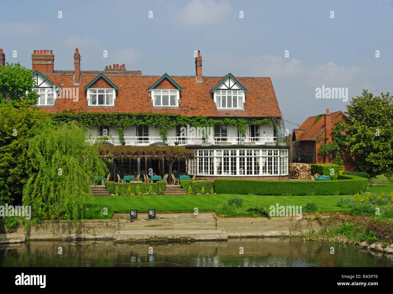 French Horn Pub, Sonning Eye, River Thames, Berkshire Stock Photo Alamy