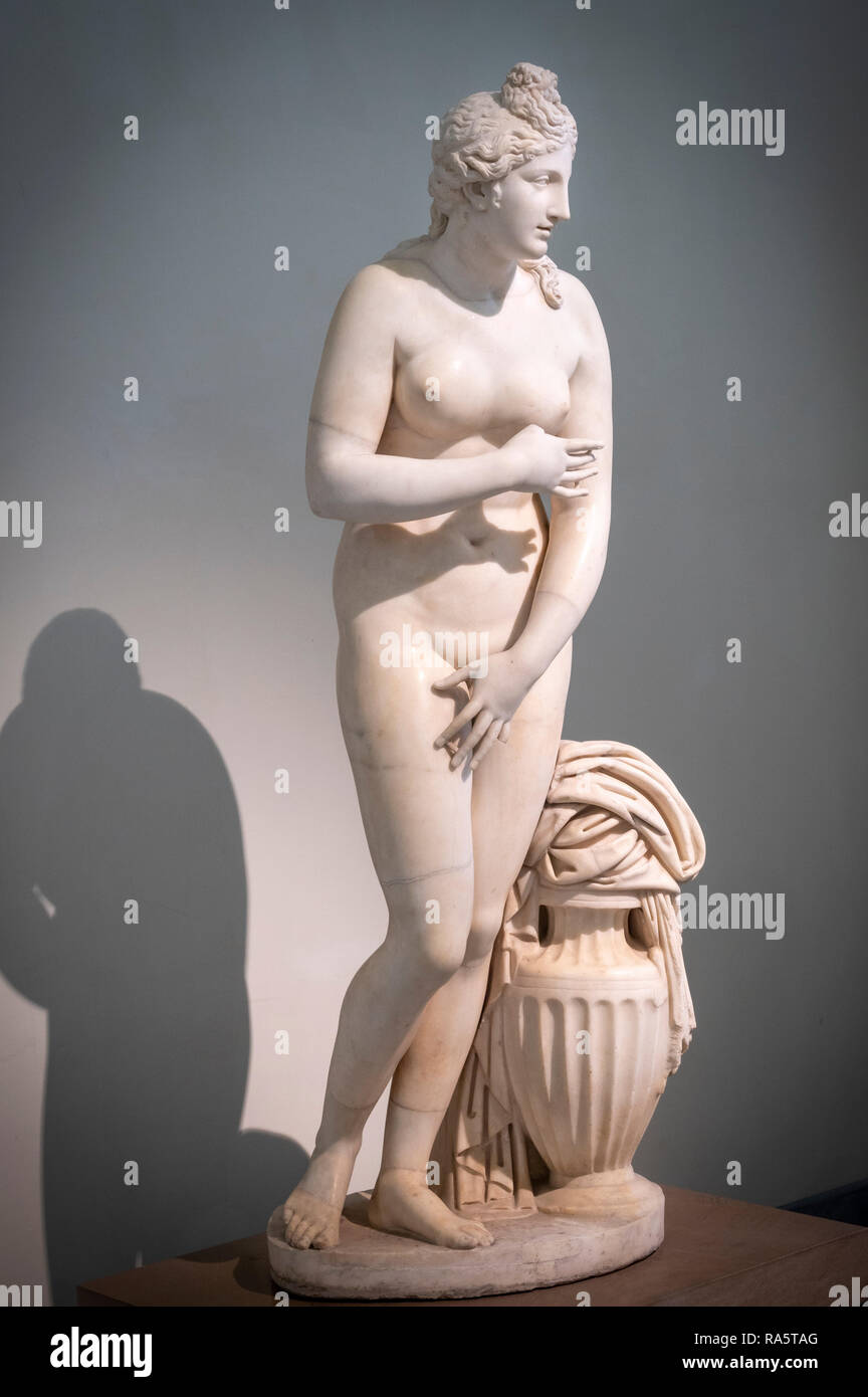 A marble sculpture of the godess Aphrodite 2nd. cen. AD, A Roman copy of a 3-2nd cen. BC Greek original. In the National Archaeological Museum at Napl Stock Photo