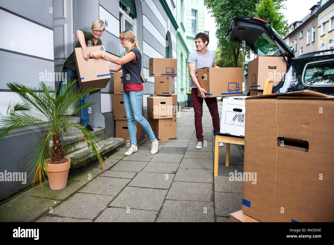 Private house move, friends helping to unload the car Stock Photo
