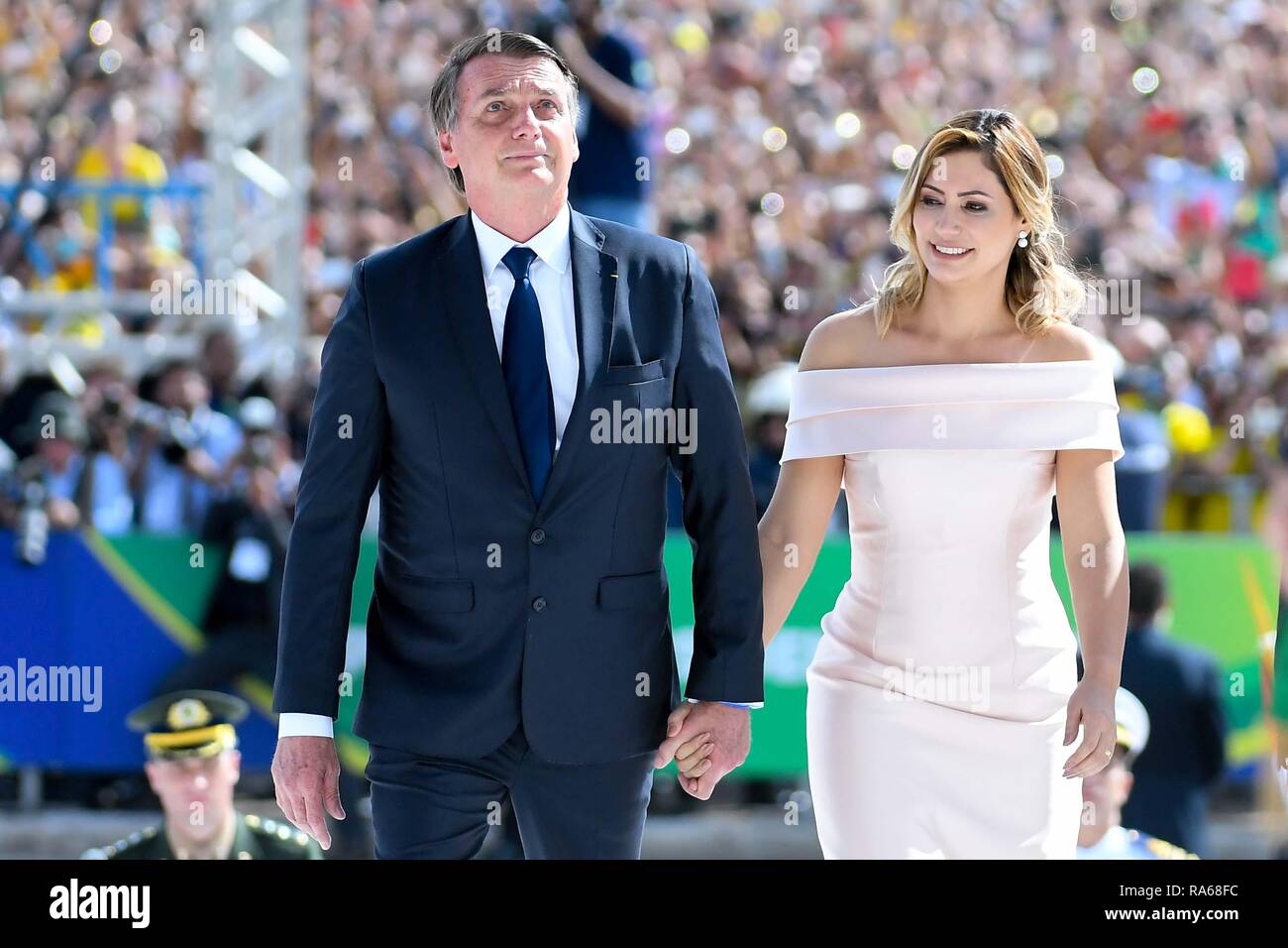 Brasilia, Brazil. 1st January, 2019. President Michel Temer, accompanied by his wife, Marcela Temer, passes the presidential banner to the inaugurated president, Jair Bolsonaro, accompanied by his wife Michelle Bolsonaro in the Planalto Palace, on Tuesday, 01  ((PHOTO: RICARDO BOTELHO/BRAZIL PHOTO PRESS) Credit: Brazil Photo Press/Alamy Live News Stock Photo