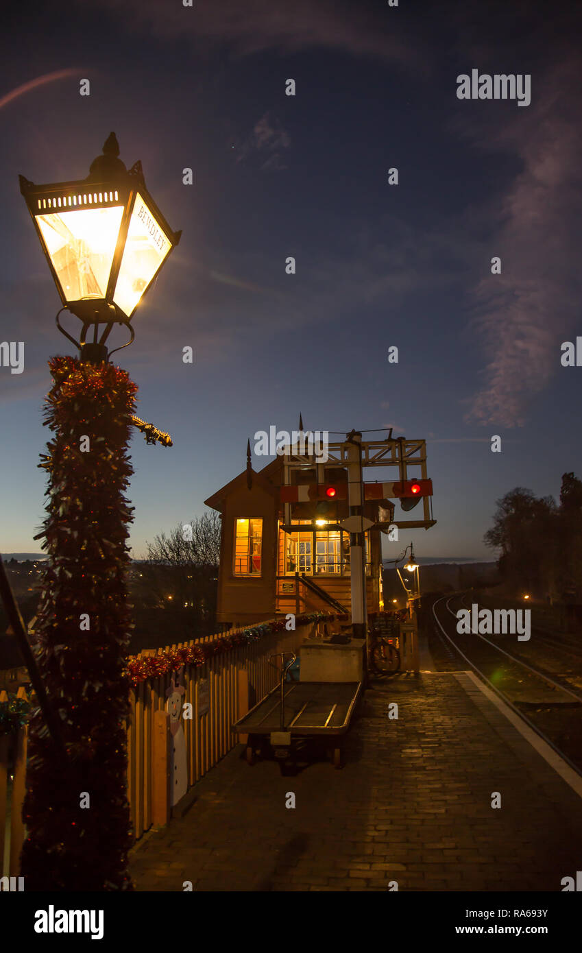 Bewdley, UK. 1st January, 2019. UK weather: with clear skies and a noticeable absence of cloud cover this evening, temperatures are falling sharply. As the last steam train leaves Bewdley station on the Severn Valley Railway, signalling an end to the festive holiday season, a frosty start is expected for all returning to work in the morning. Credit: Lee Hudson/Alamy Live News Stock Photo