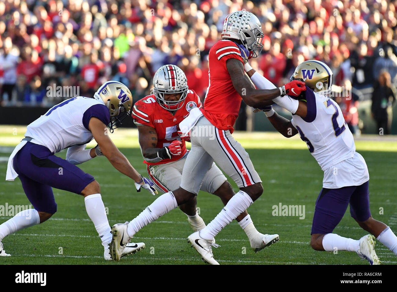 Pasadena, CA. 1st Jan, 2019. Ohio State Buckeyes running back Mike Weber Jr. #5 runs in the first quarter during the 105th Rose Bowl College football game between the Ohio State Buckeyes and the Washington Huskies at the Rose Bowl on January 01, 2019 in Pasadena, California.Louis Lopez/CSM/Alamy Live News Credit: Cal Sport Media/Alamy Live News Stock Photo