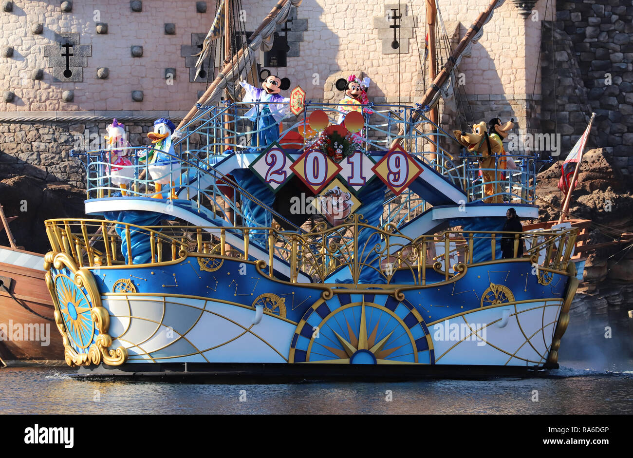 Urayasu, Japan. 1st Jan, 2019. Mickey, Minnie Mouse and Disney characters dressed in traditional kimono dresses, greet guests from a ship during the theme park's annual New Year's Day parade at the Urayasu, Japan. 1st Jan, 2019. Mickey, Minnie Mouse and Disney characters dressed in traditional kimono dresses, greet guests from a ship during the theme park's annual New Year's Day parade at the