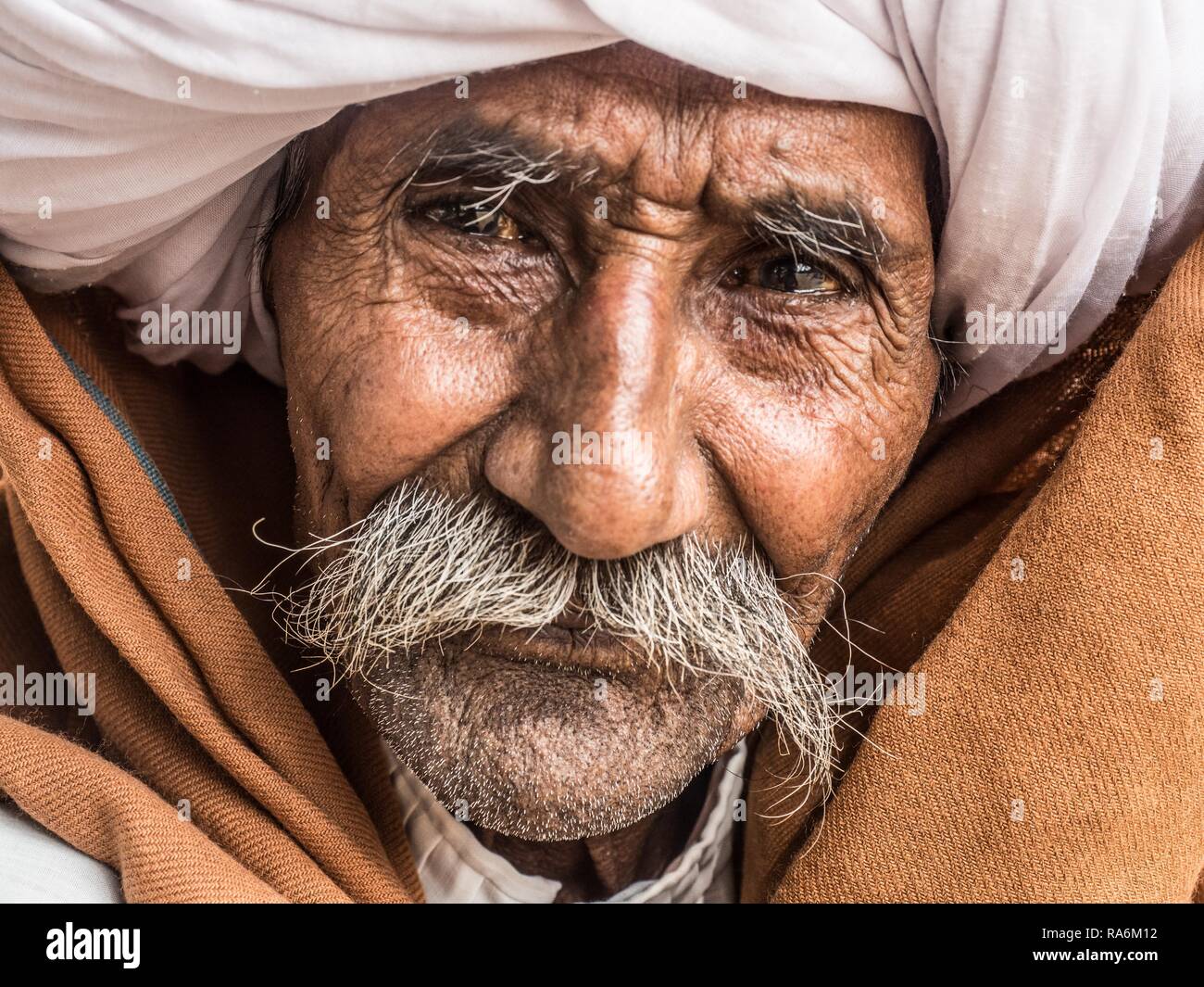 Portrait of an old man with turban and moustache, Ranthambore, Rajasthan, India Stock Photo