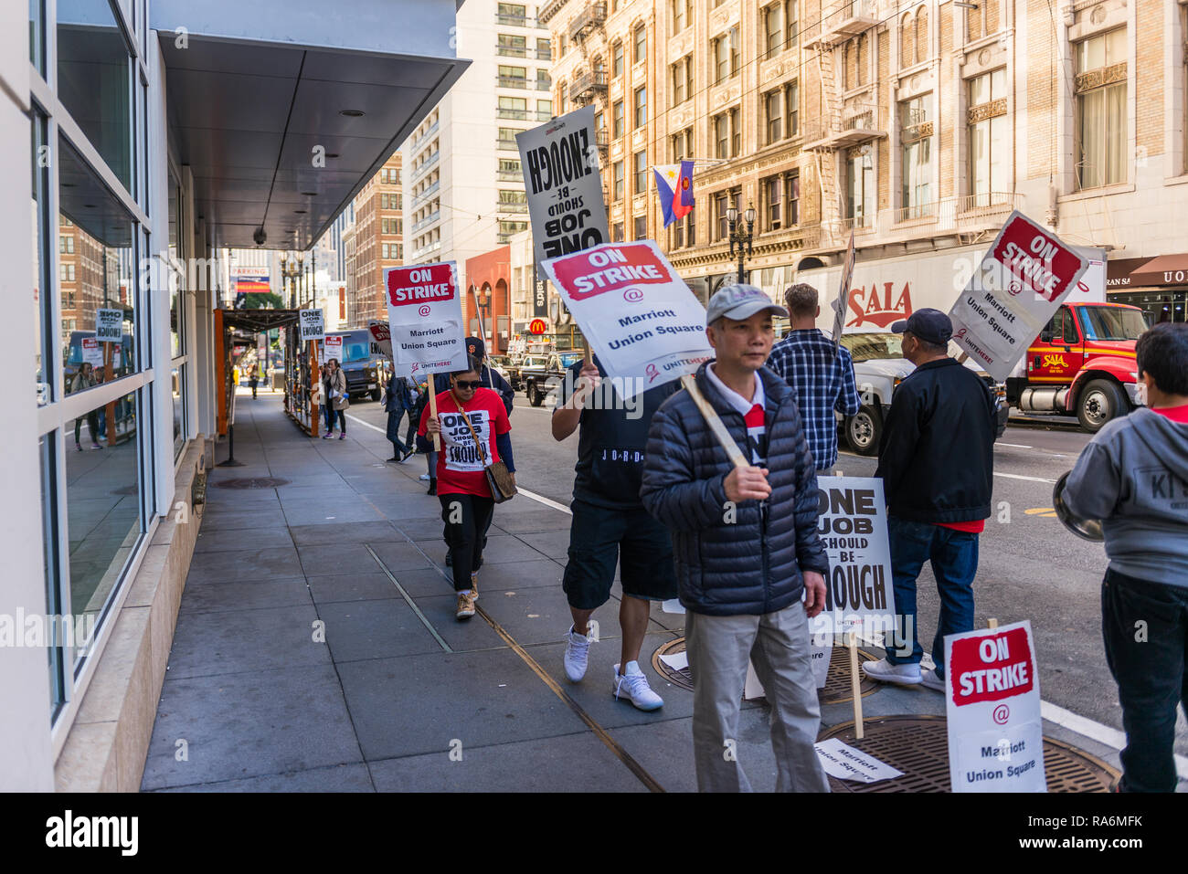 Workers strike at the entrance of the Marriott Union Square Hotel in San Francisco, California, USA Stock Photo