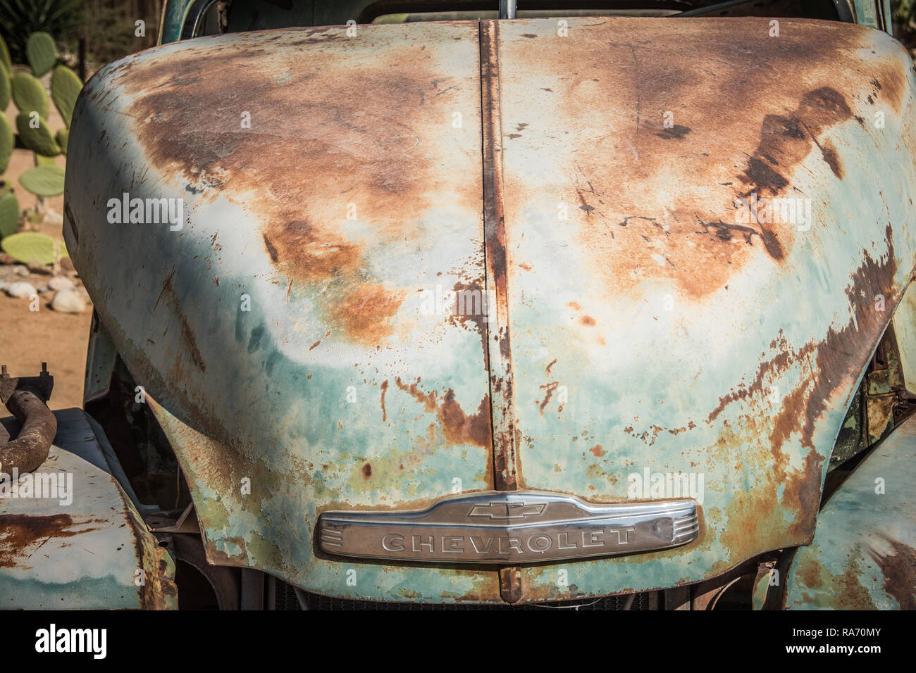 Details from old car wreck in the desert Stock Photo - Alamy