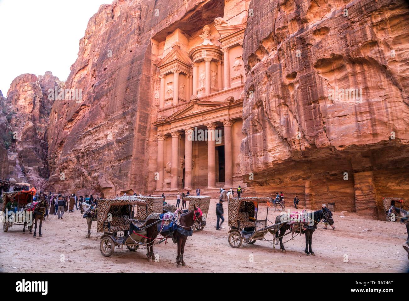 Carriages in front of the treasure house of Pharaoh Khazne al-Firaun, Petra, Jordan Stock Photo