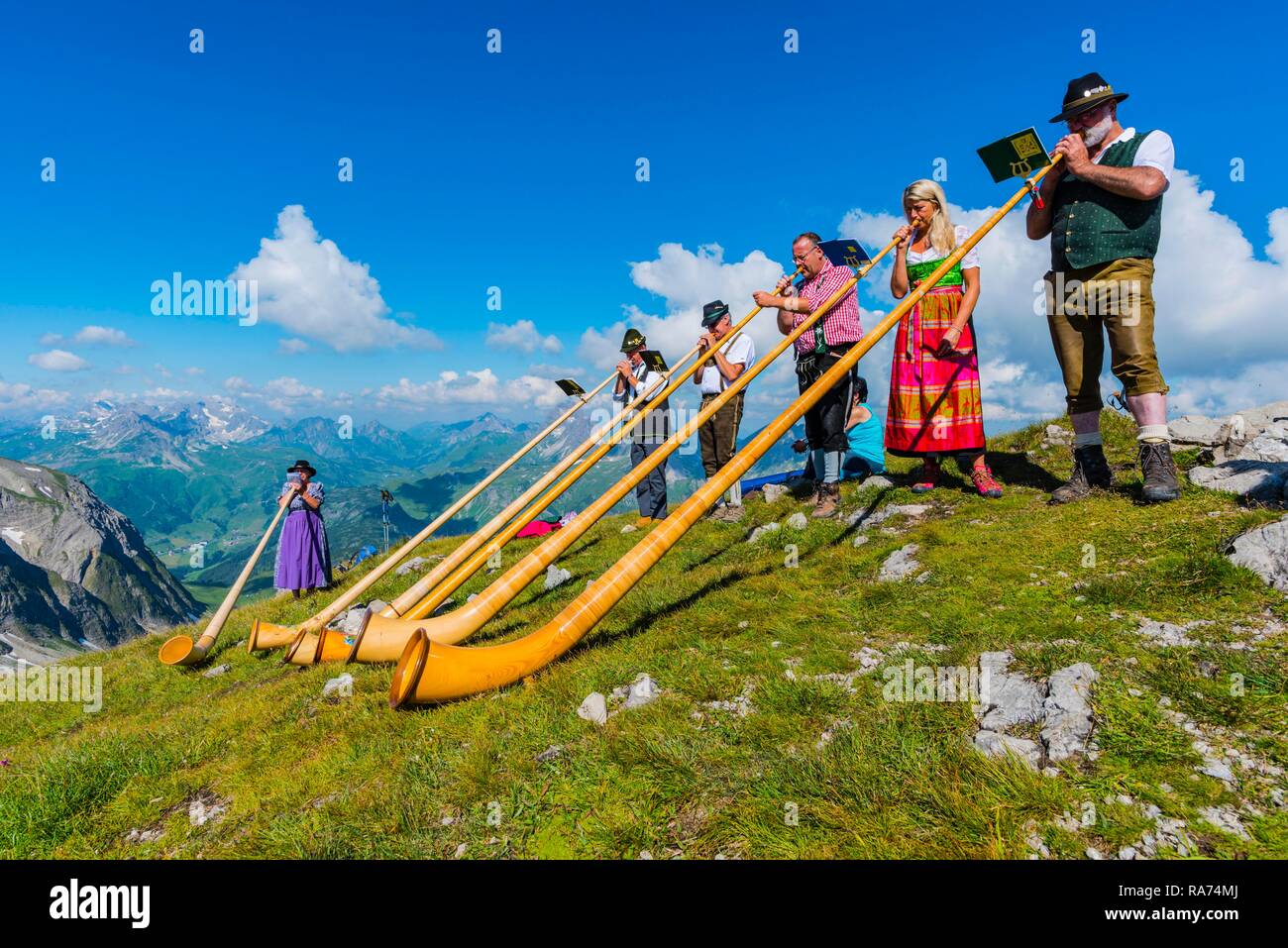 Mountain mass on the Hochrappenkopf, 2425m, with alphorn blowers, Allgäuer Alps, Allgäu, Bavaria, Germany Stock Photo