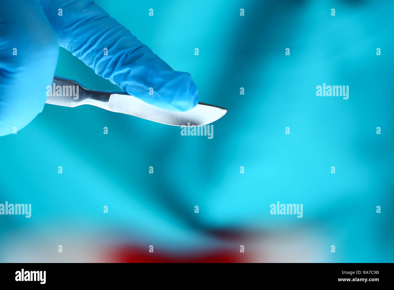 Operating Human Using Razor Knife Surgeon arms in sterile uniform holding sharp knife Stock Photo - Alamy