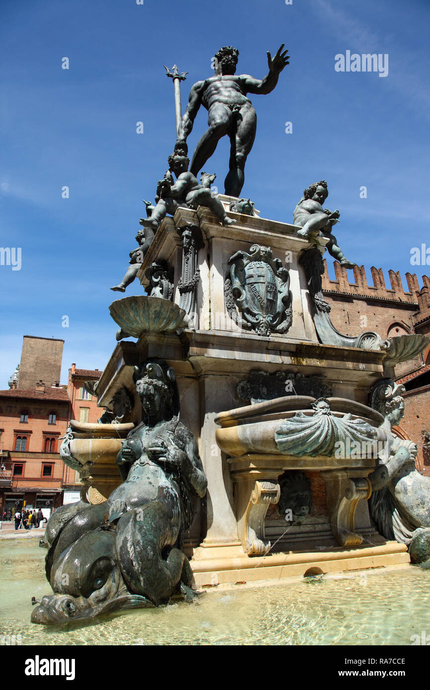 Fontana del Nettuno in Bologna Stock Photo - Alamy